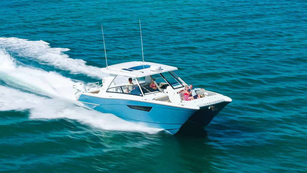 World Cat 400DC-X running shot
