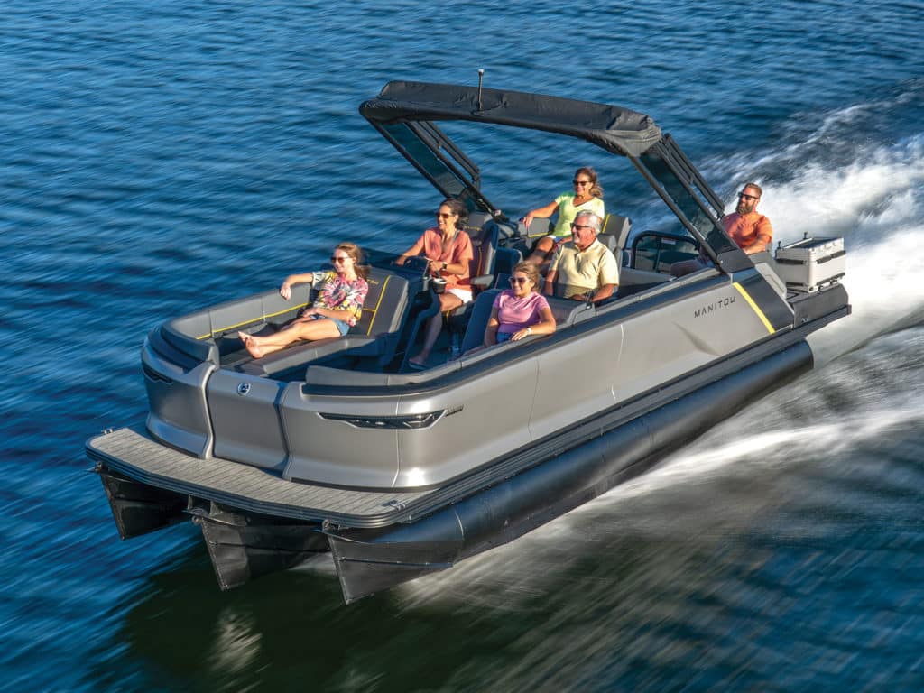 Manitou V-Toon on the water
