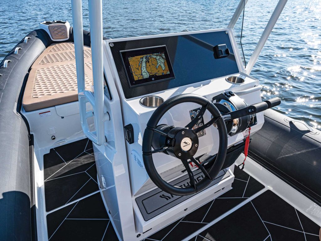 Highfield Sport 800 helm