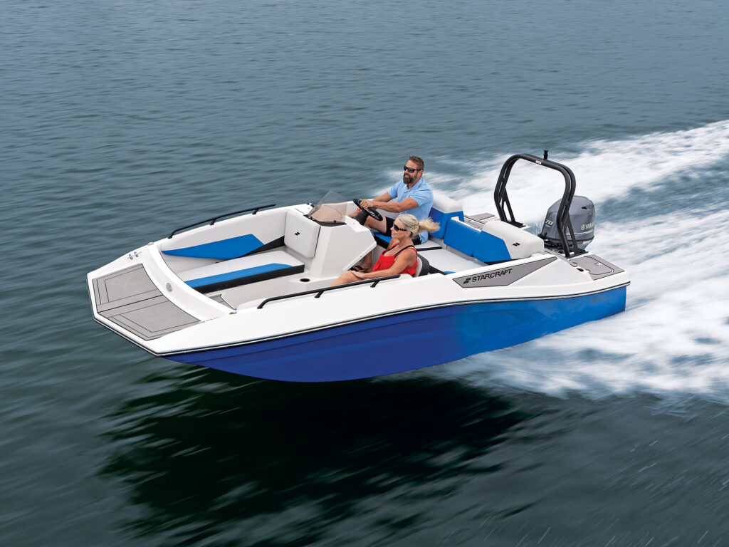 Starcraft SV 16 OB running on the lake