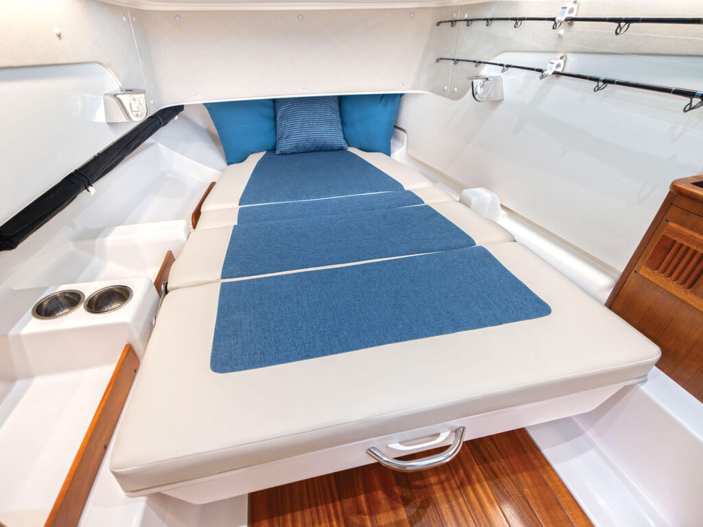 Pursuit S 328 Sport cabin