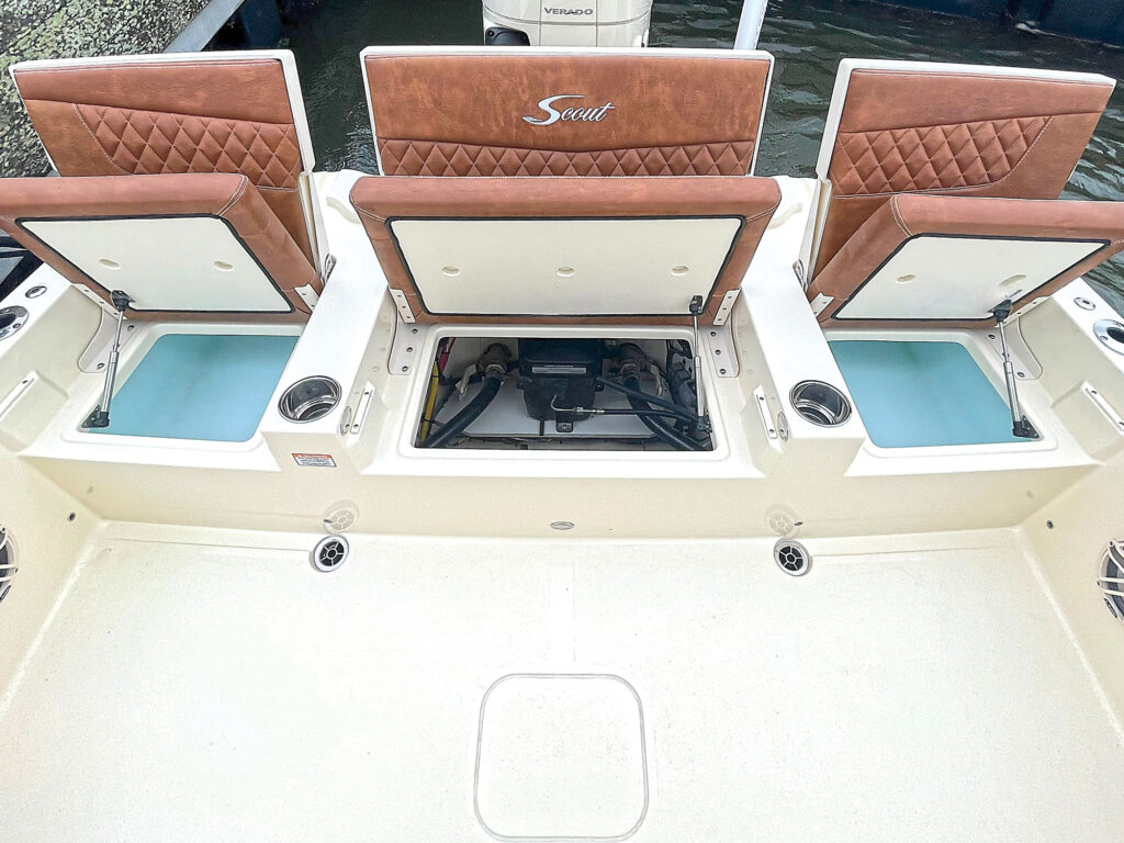 Scout 261 XSS stern seating