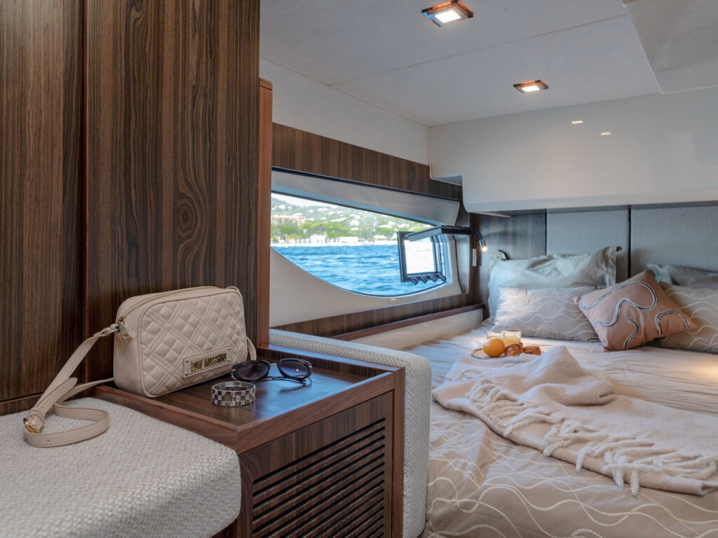Marex 440 cabin