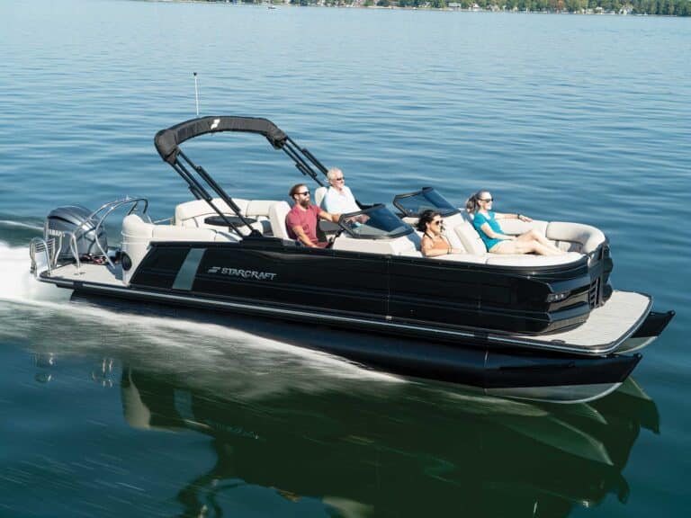 Starcraft RX 23 R DC on the water