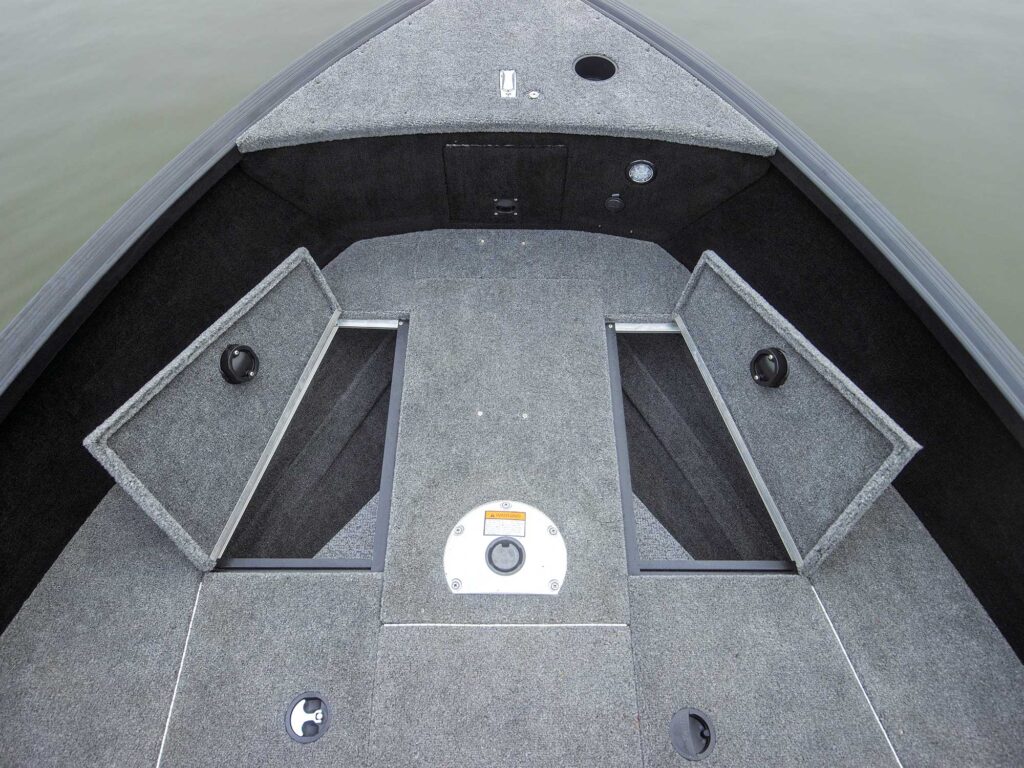 Alumacraft Competitor FSX 175 Sport forward platform
